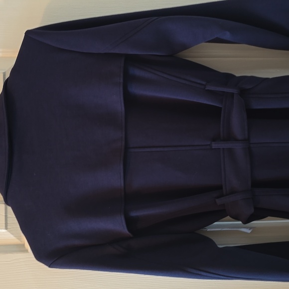 LIZ CLAIBORNE BRAND WOMEN'S NAVY BLUE BELTED, PROFESSIONAL COAT, SIZE MEDIUM - Picture 7 of 15